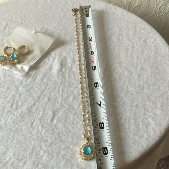 Unbranded: Ocean Blue Color with Rhinestones Fold Tone Necklace & Earrings - Picture 5 of 16